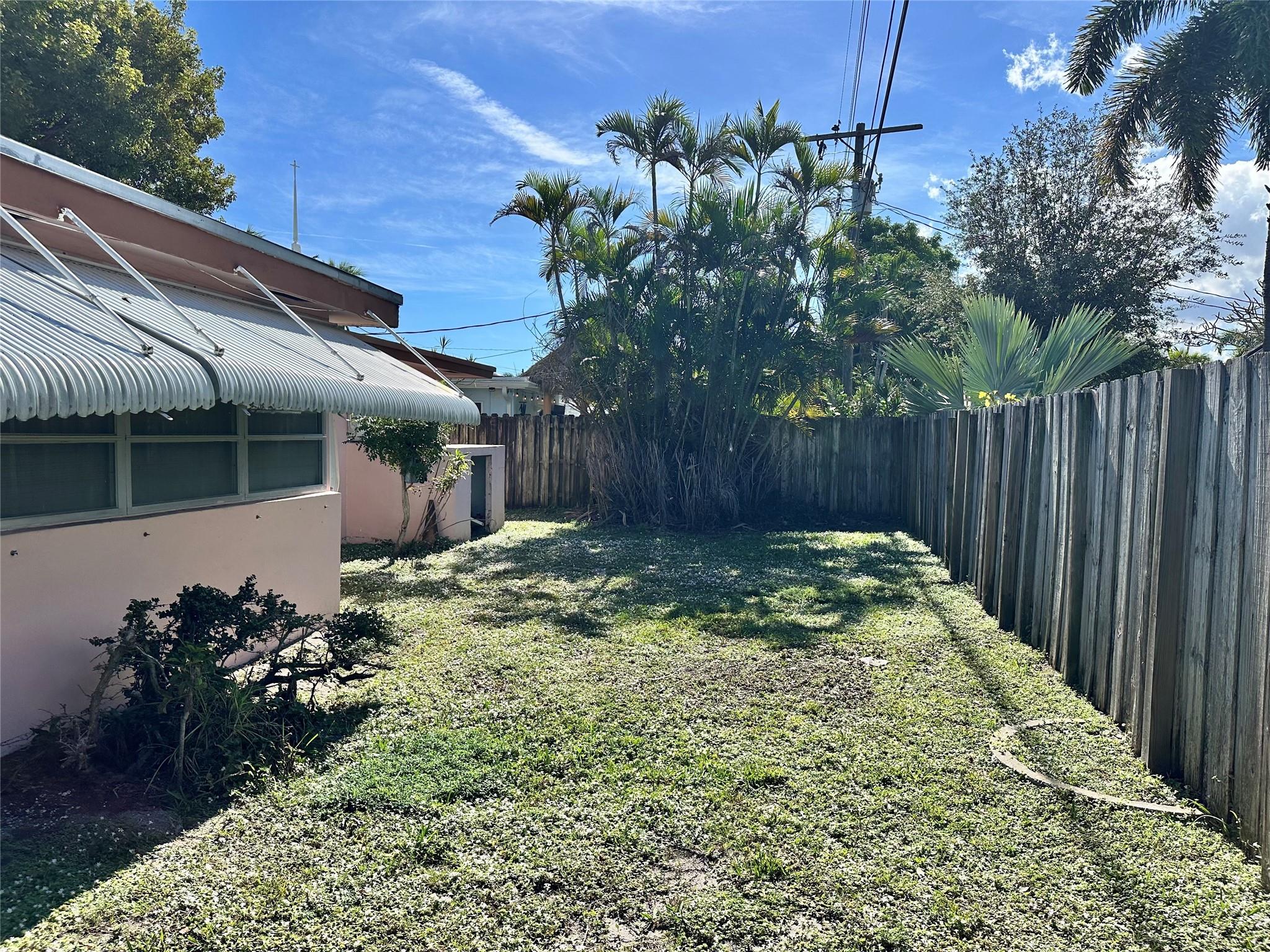 IMPERIAL POINT NEIGHBORHOOD - Residential