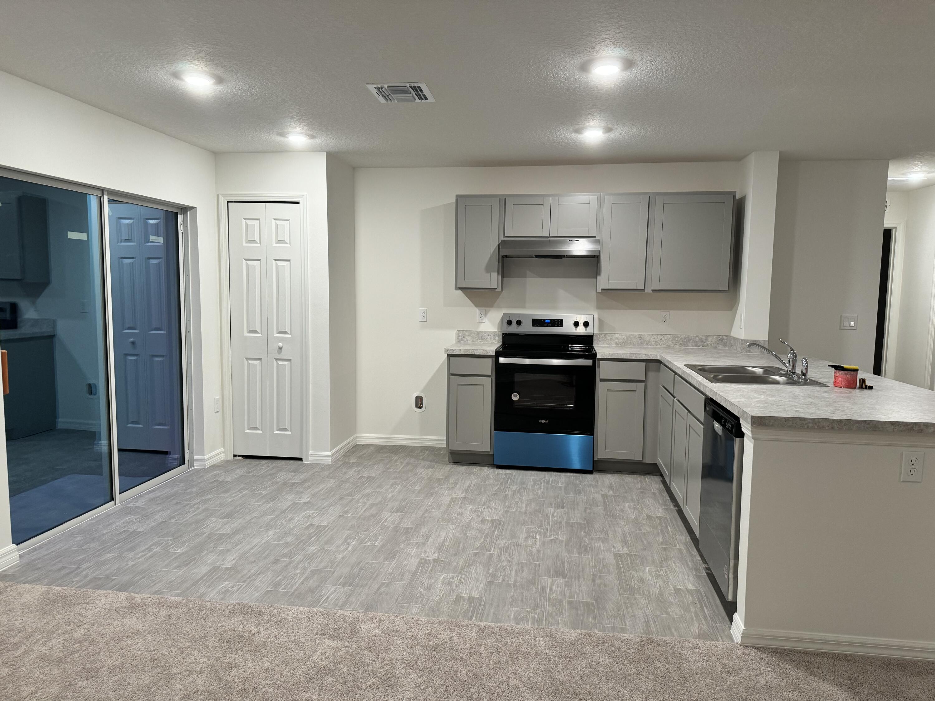 316 SW Becker Road, Port St Lucie, FL, 34953/$410,000 4 316 SW Becker Road