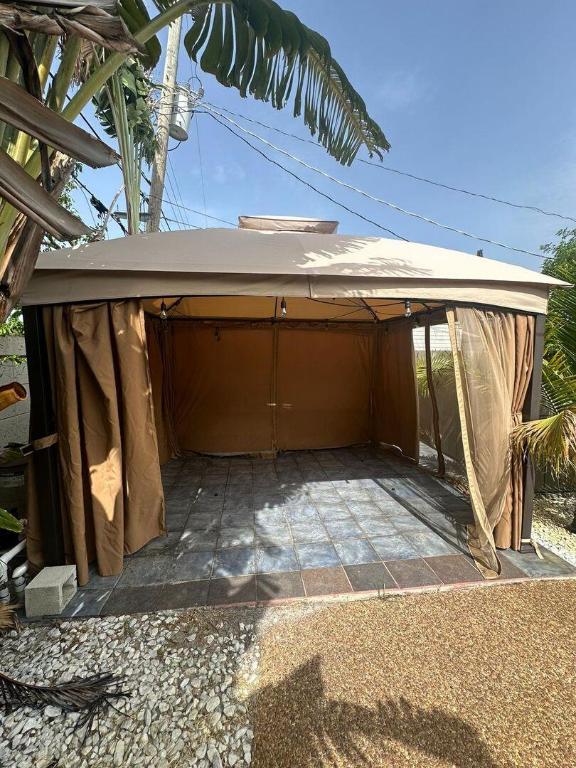 NORTH ANDREWS GARDENS FIRST ADD - Residential Lease