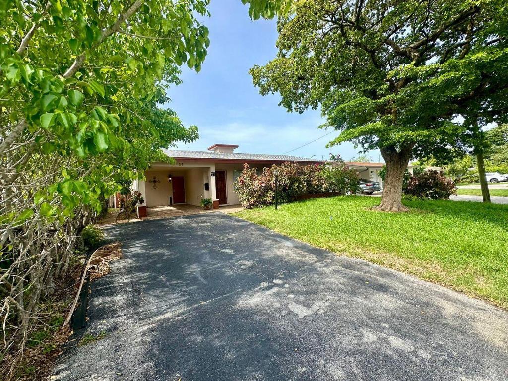 NORTH ANDREWS GARDENS FIRST ADD - Residential Lease