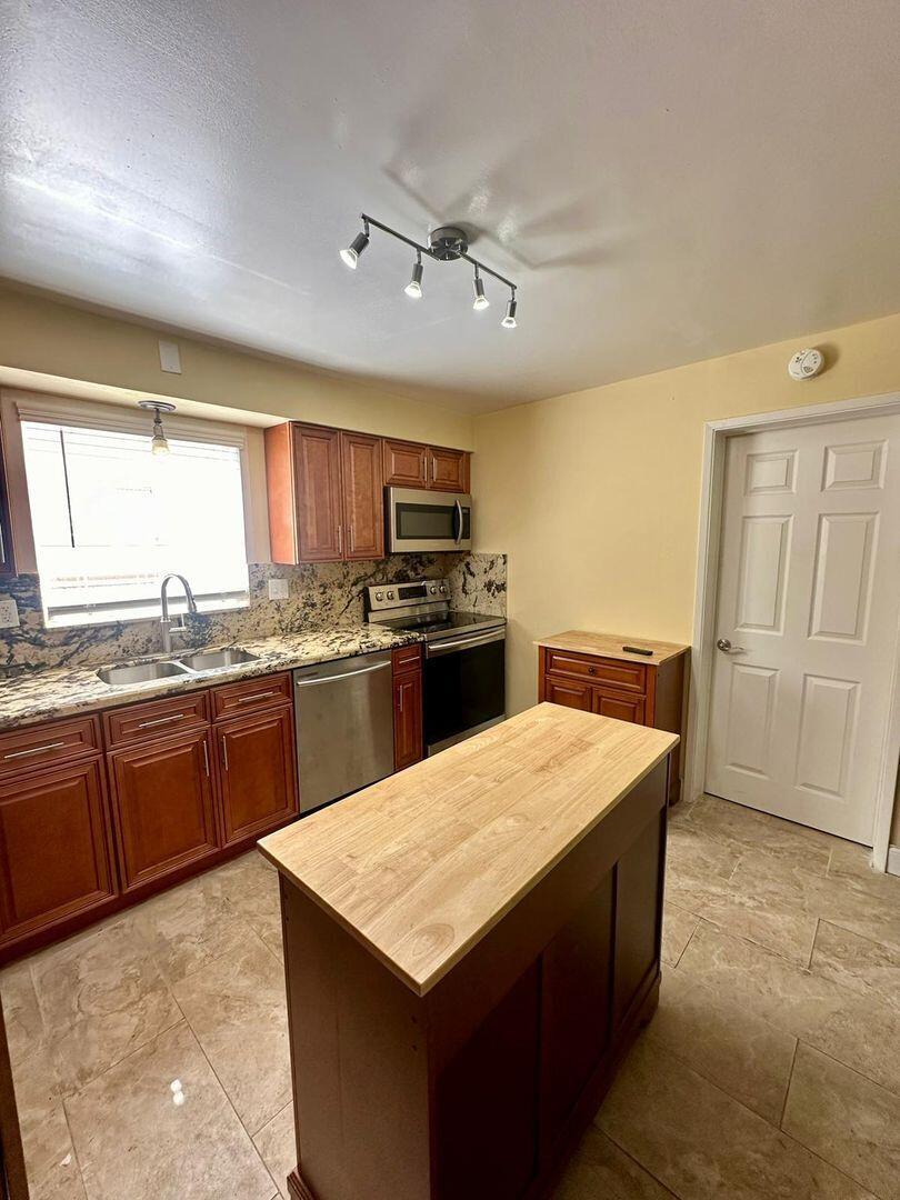 NORTH ANDREWS GARDENS FIR - Residential Lease