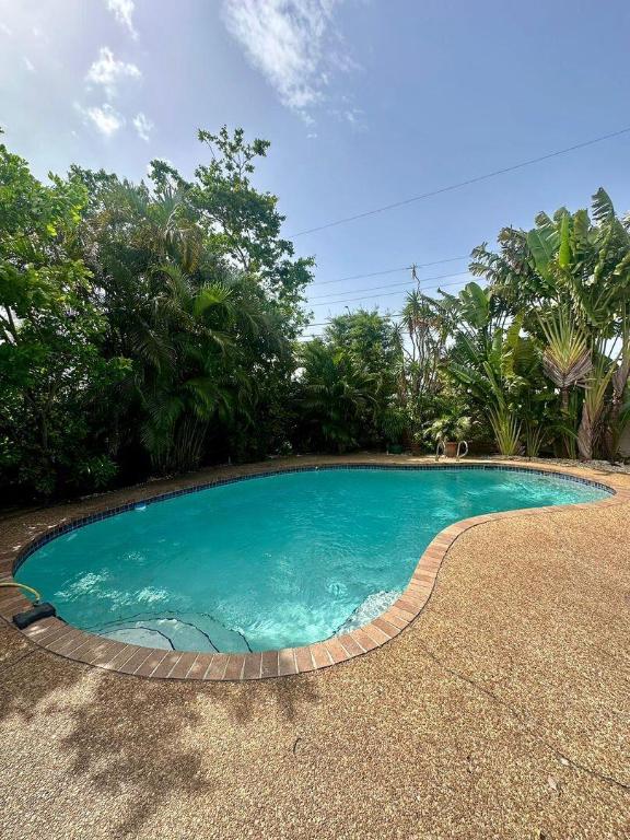 NORTH ANDREWS GARDENS FIRST ADD - Residential Lease