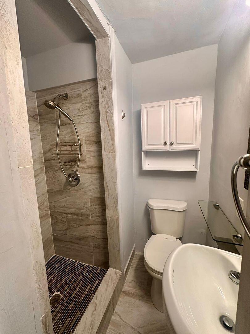 NORTH ANDREWS GARDENS FIR - Residential Lease