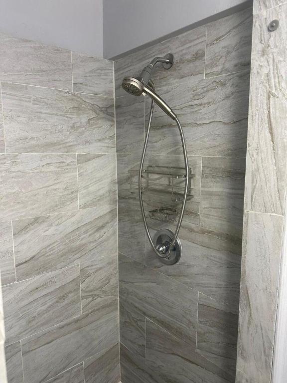 NORTH ANDREWS GARDENS FIRST ADD - Residential Lease