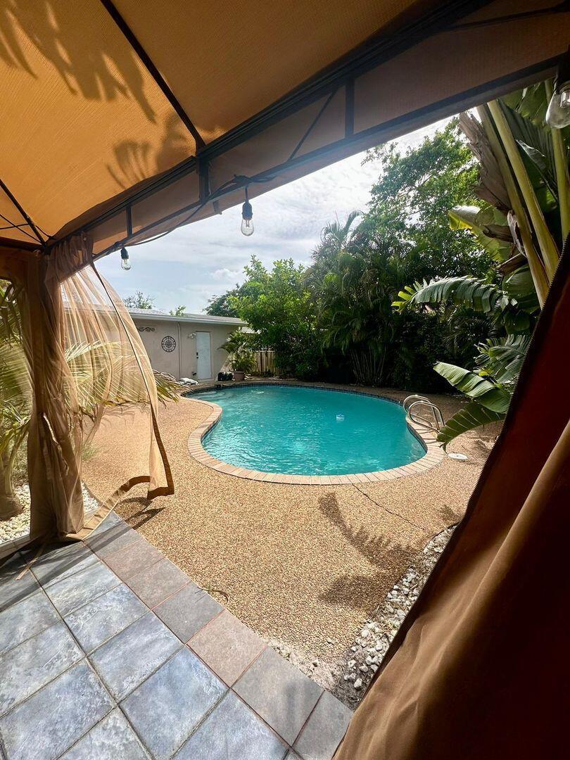 NORTH ANDREWS GARDENS FIR - Residential Lease