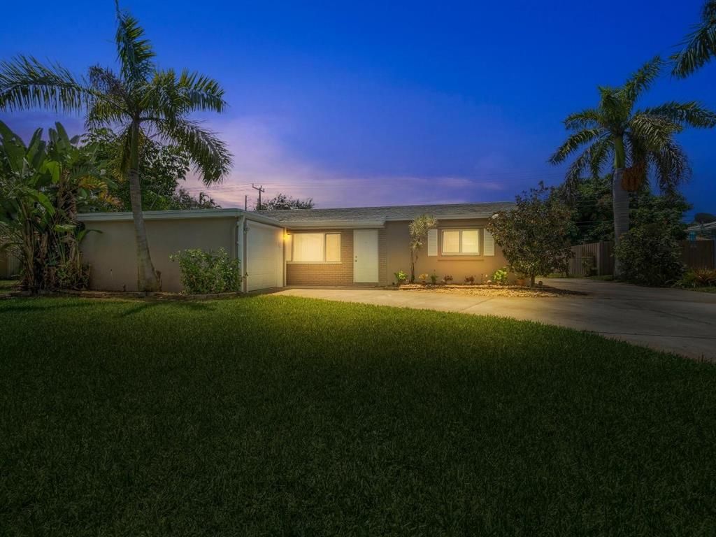Photo of 1026 SW 27th Place, Boynton Beach, FL 33426 (MLS # R10731925)
