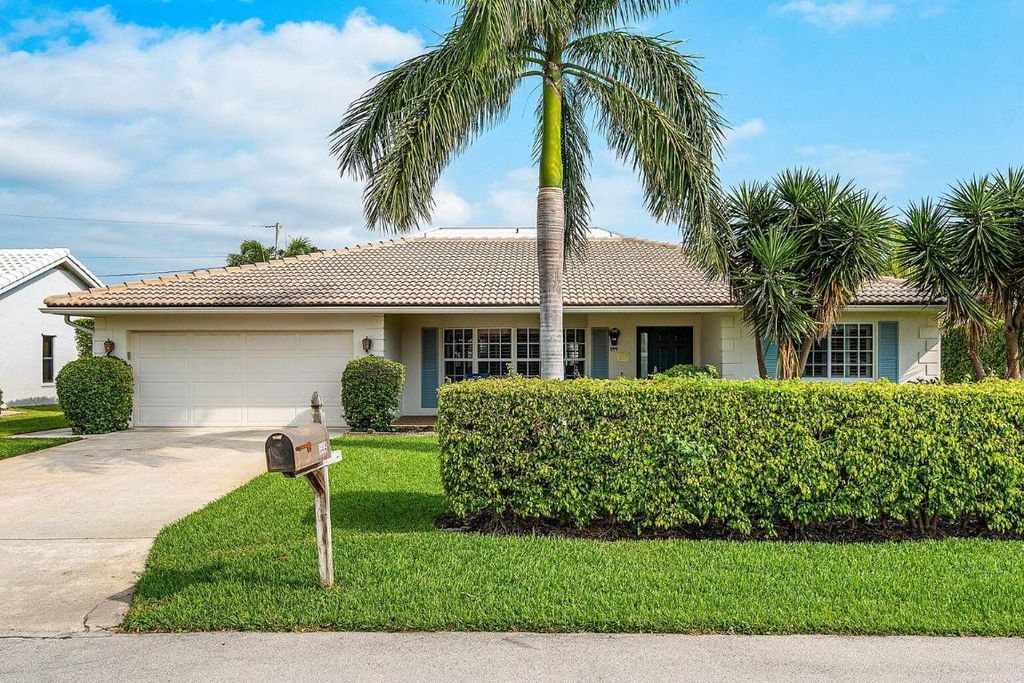 Photo of 899 Barcelona Drive, Boca Raton, FL 33432 (MLS # R11149080)
