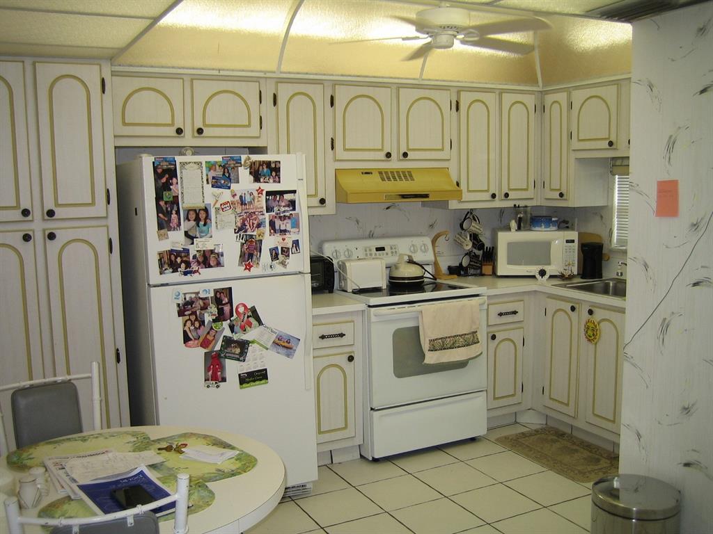 HOLLYBROOK  GOLF & TENNIS - Residential