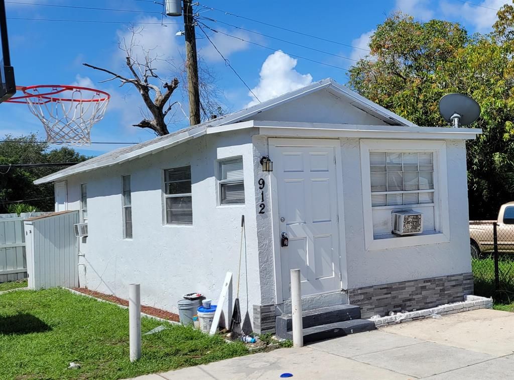 Photo of 912 8th Street St #B, West Palm Beach, FL 33401 (MLS # R10825218)