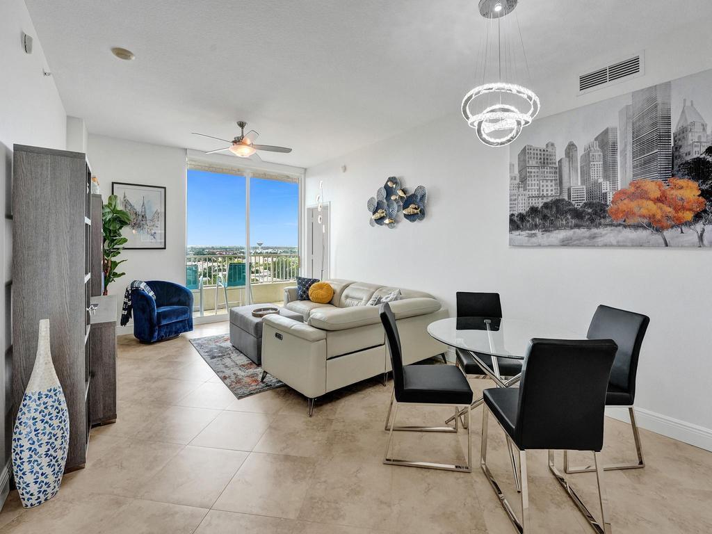 625 Casa Loma Boulevard Ph 06