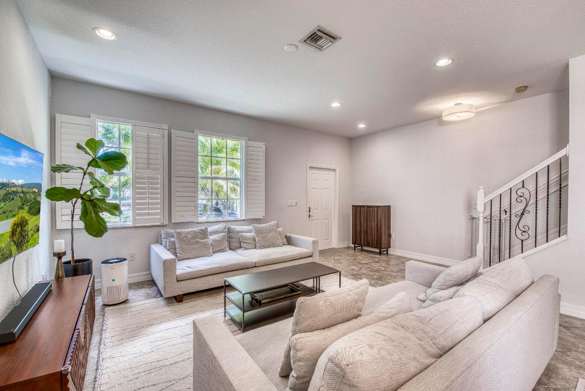 120 W Thatch Palm Circle