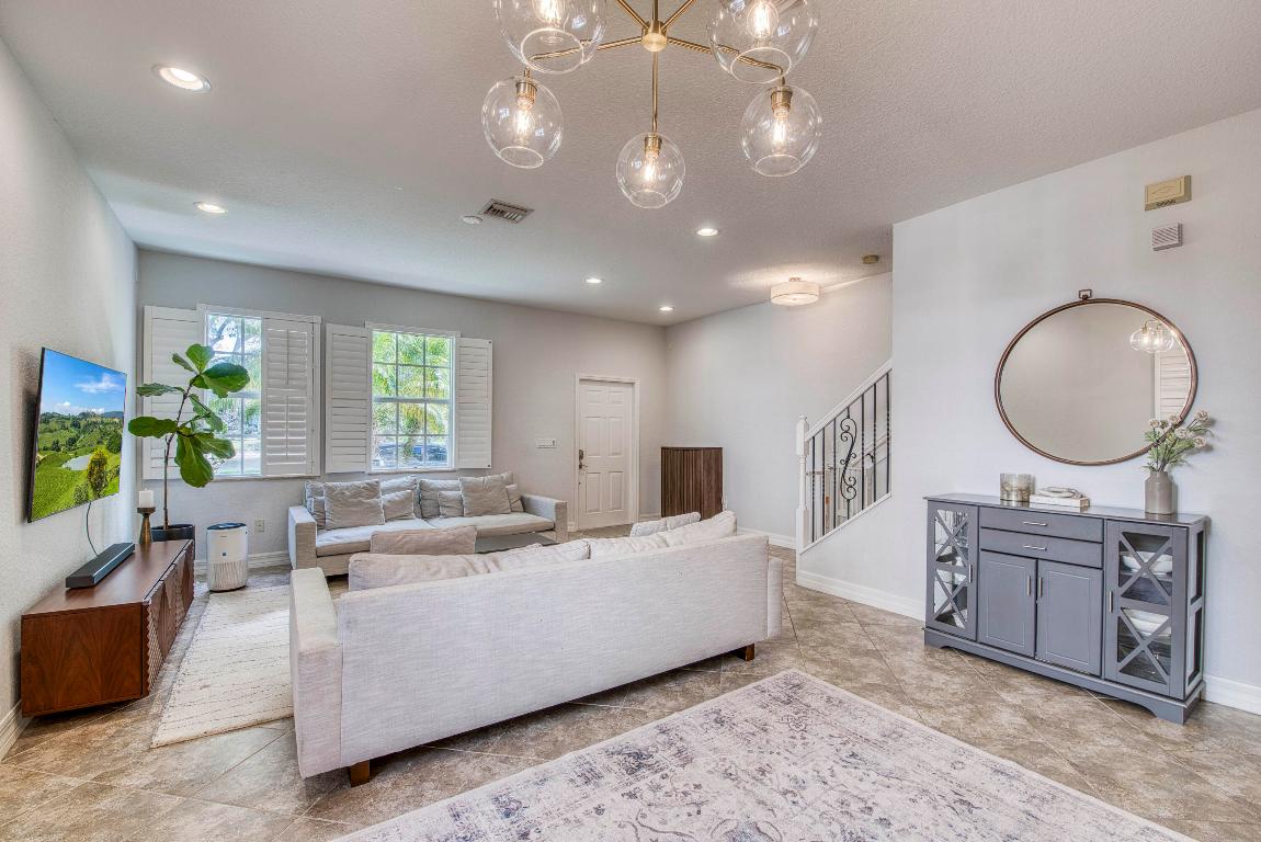 120 W Thatch Palm Circle