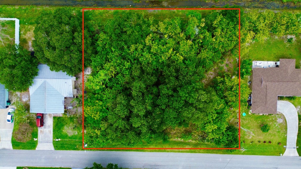 Photo of 441 SW Lucero Drive SW, Port Saint Lucie, FL 34983 (MLS # B26043658)