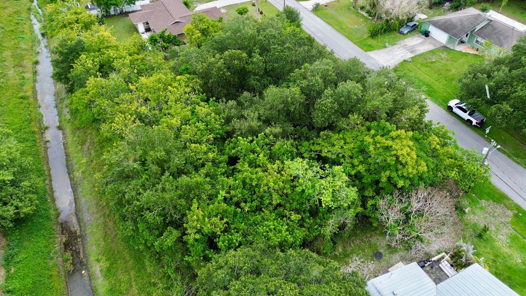 Photo of 441 SW Lucero Drive SW, Port Saint Lucie, FL 34983 (MLS # B26043658)