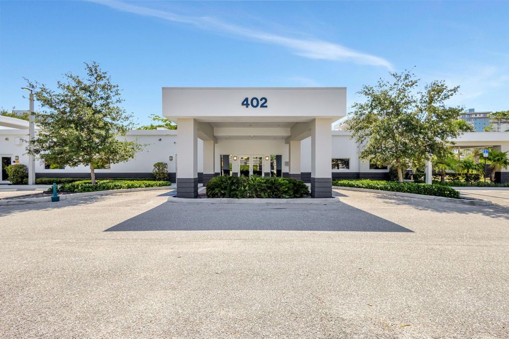 Photo of 402 SE 6th Avenue, Delray Beach, FL (MLS # R11094762)