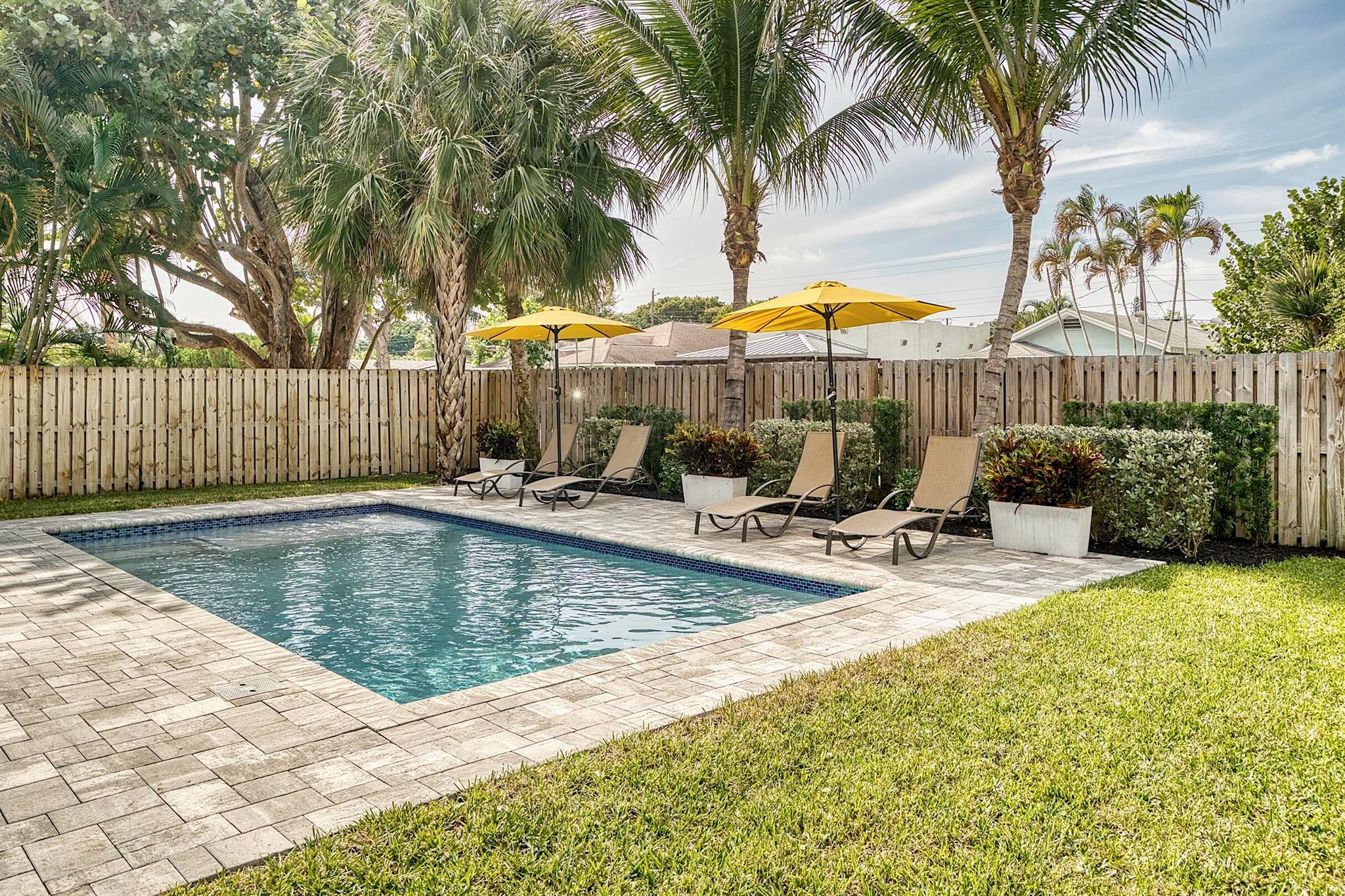 NORTH LAKE WORTH - Residential