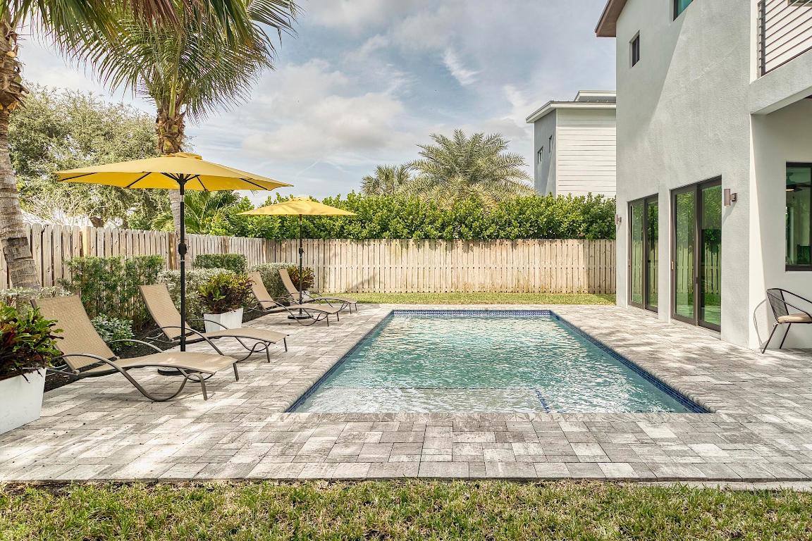 NORTH LAKE WORTH - Residential