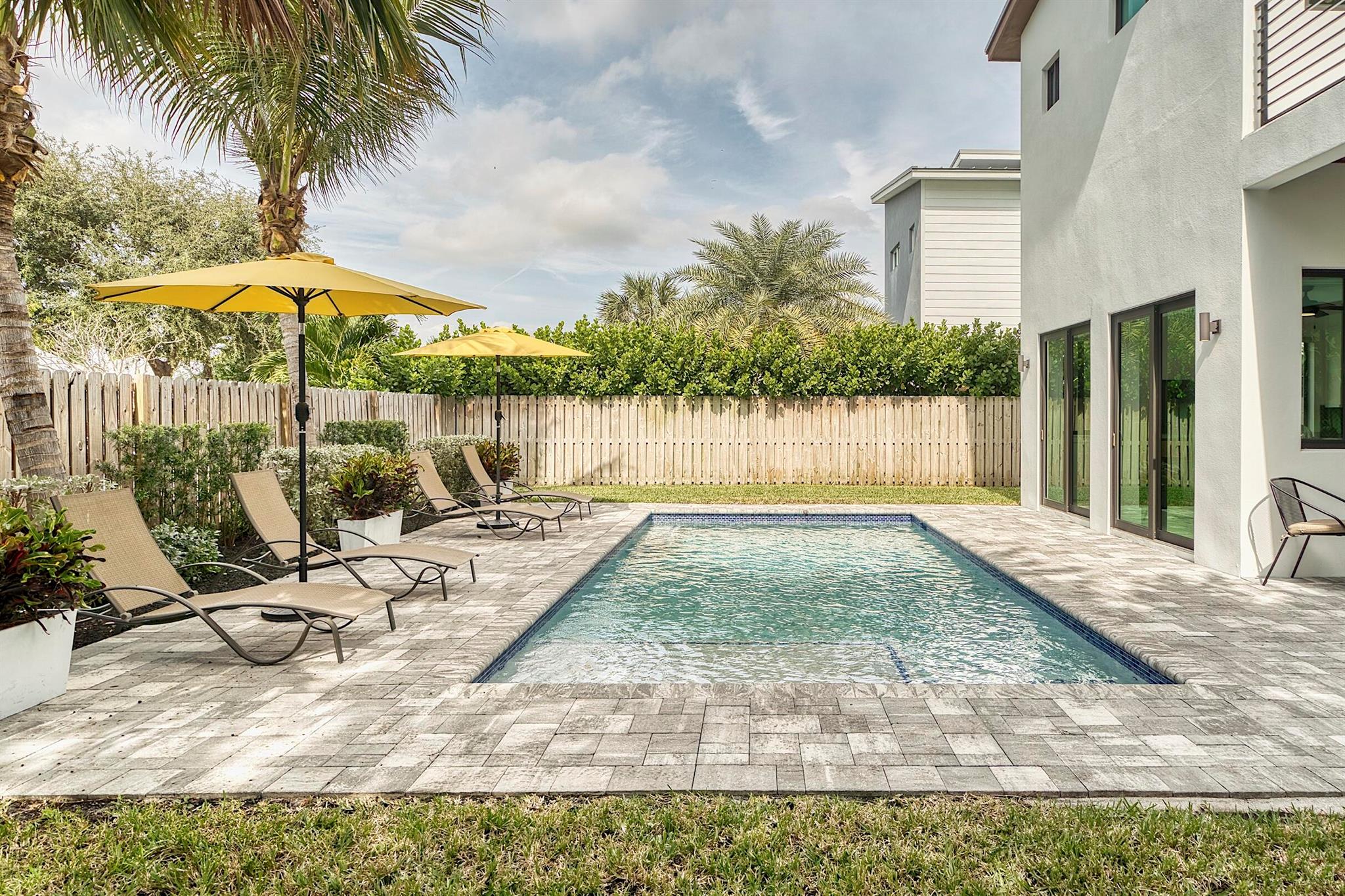 NORTH LAKE WORTH - Residential