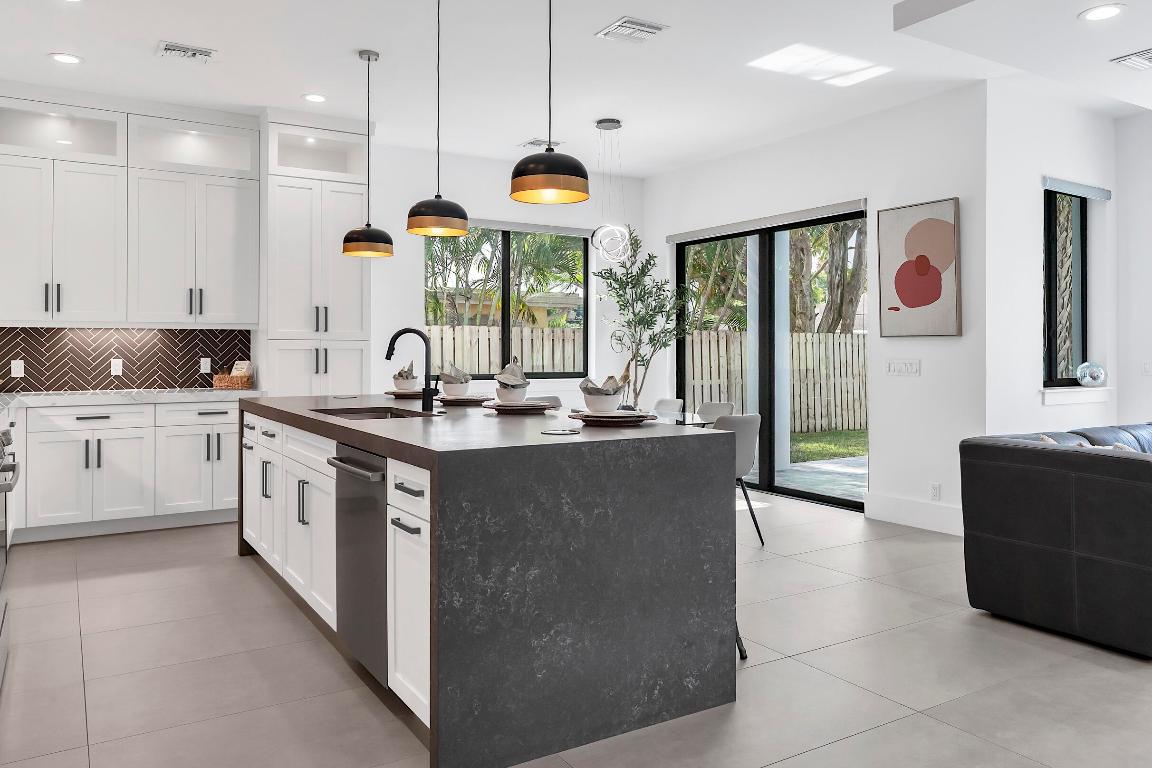 NORTH LAKE WORTH - Residential