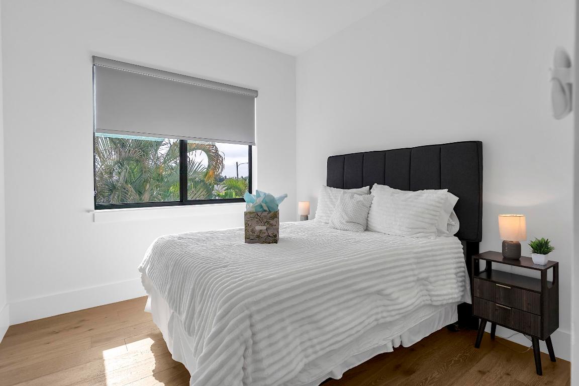 NORTH LAKE WORTH - Residential