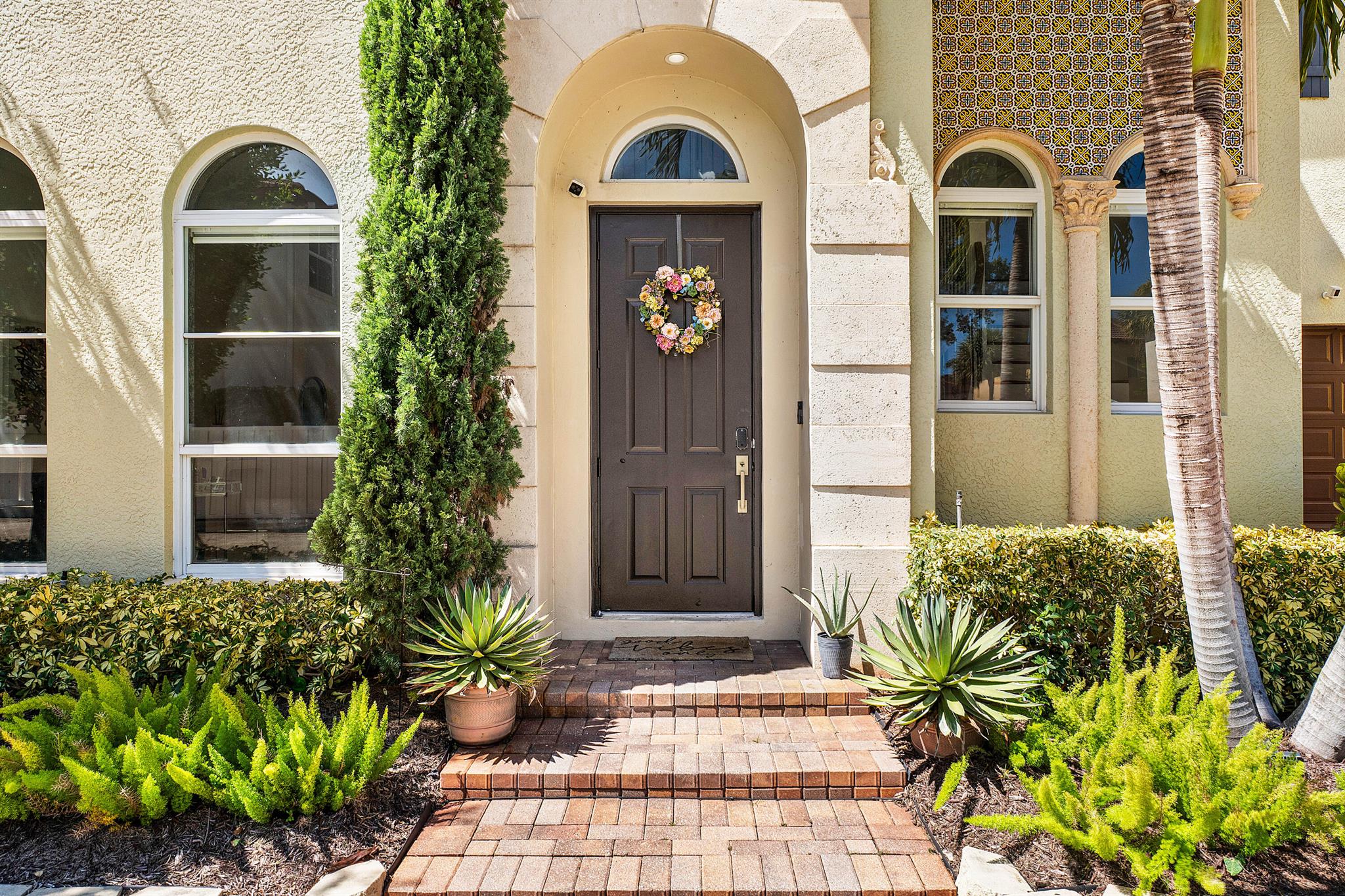 121 Via Poinciana Lane