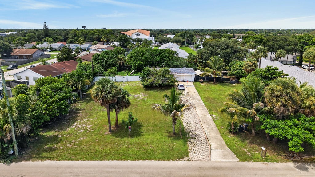 Photo of 9179 SUNRISE Drive, West Palm Beach, FL 33403 (MLS # B26075873)