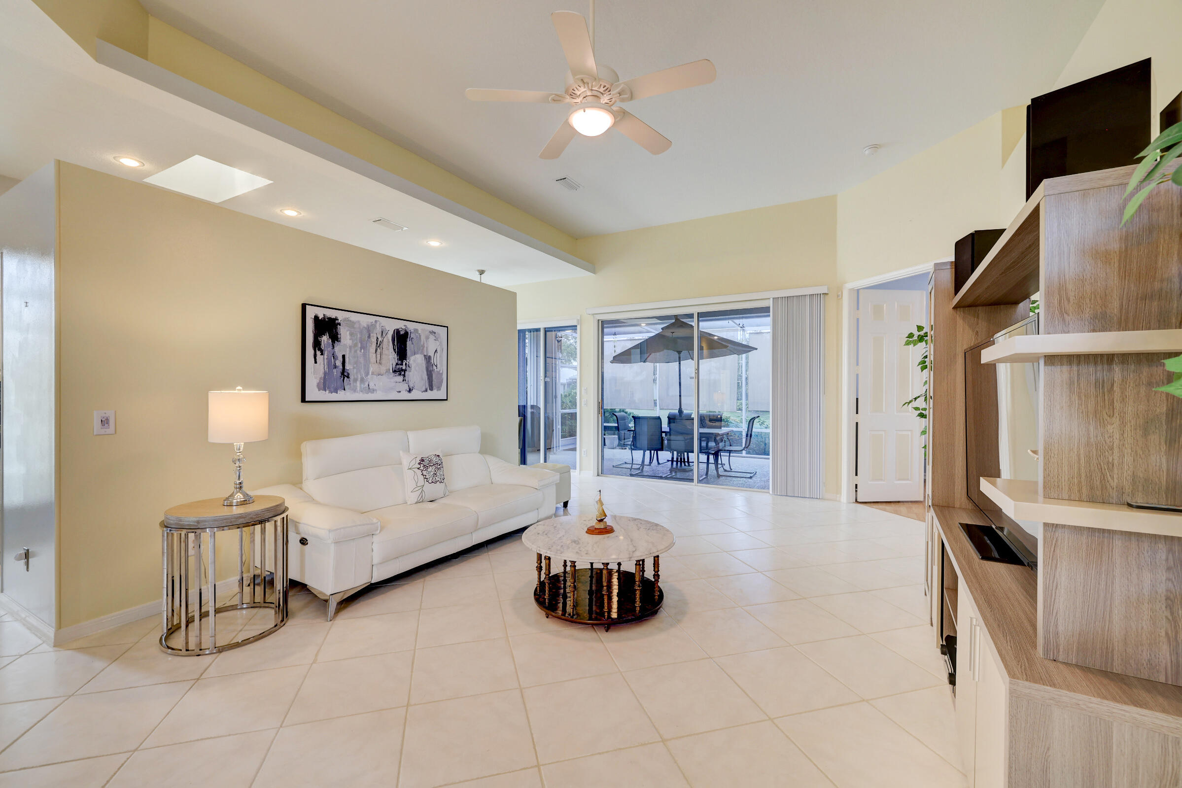 FAIRWAY ISLE PARCEL 8 BLK 15 - Residential