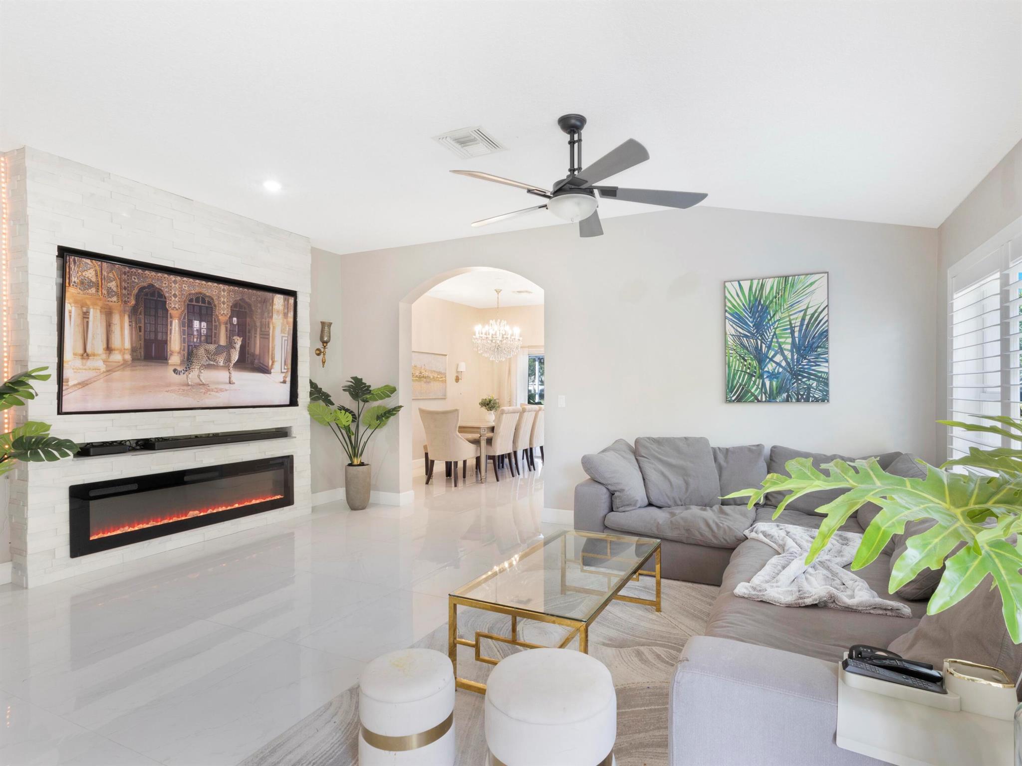 6821 Hendry Drive