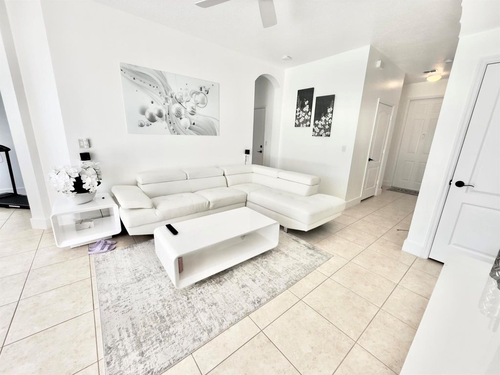 listing image 0