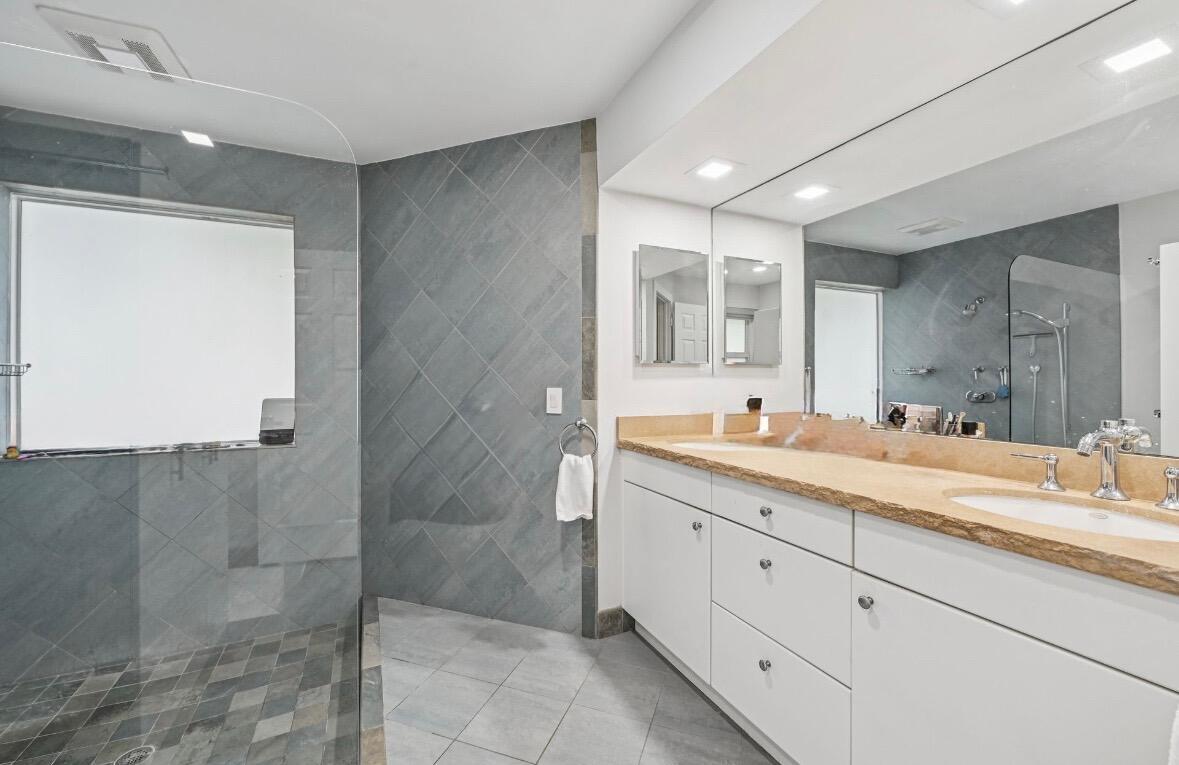 FORSYTH PARK CONDO - Residential