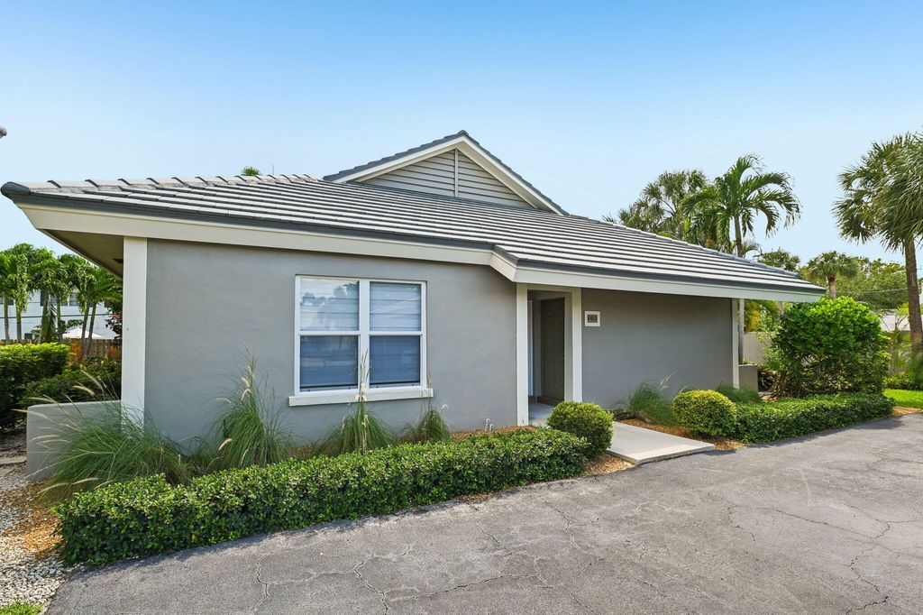 Photo of 660 Forsyth Street #7, Boca Raton, FL 33487 (MLS # B26021199)