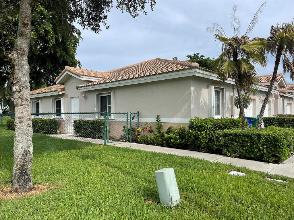 Photo of 1810 SW 114th Terrace, Miramar, FL 33025 (MLS # B26061804)