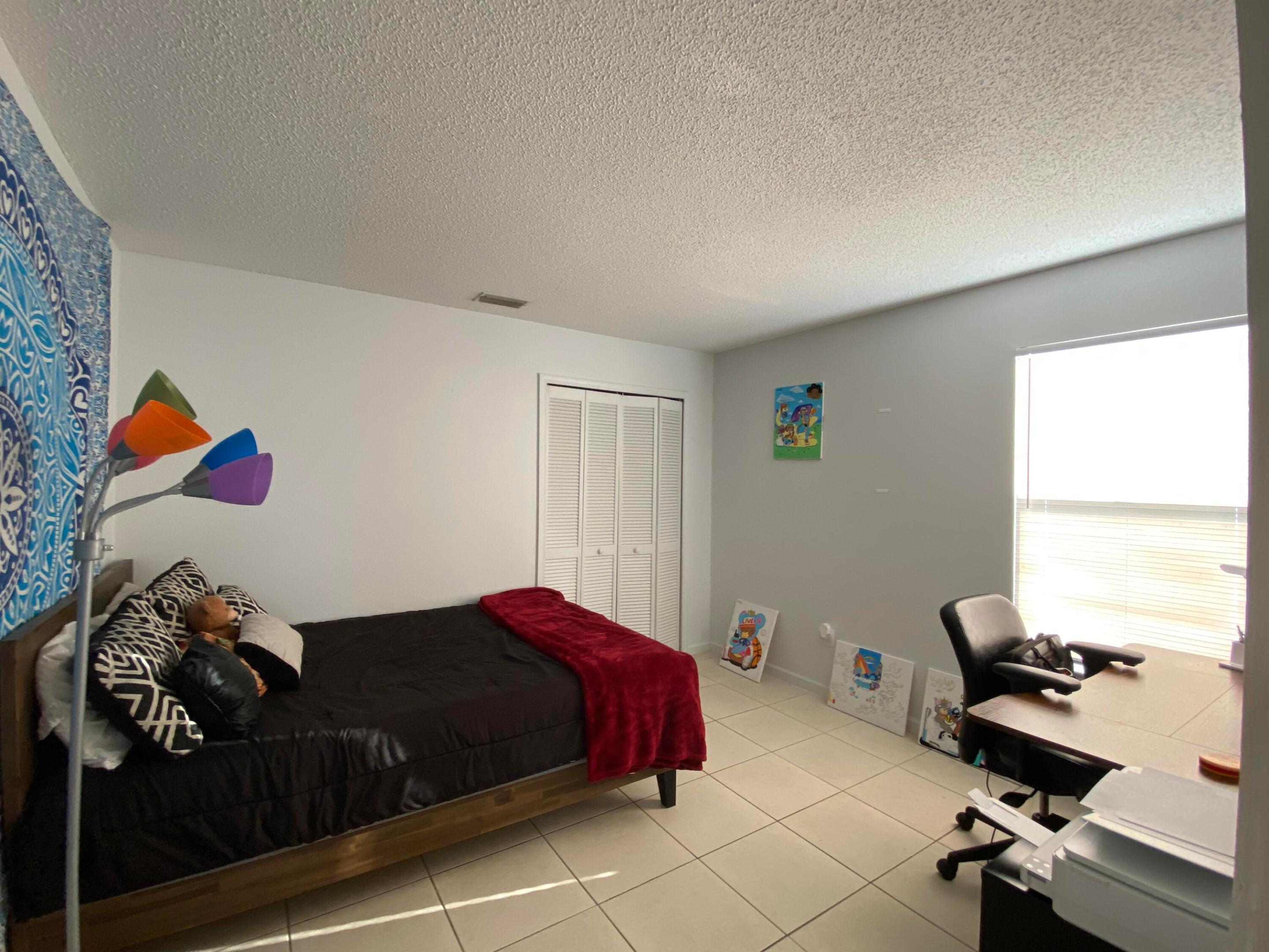 CRESTWOOD UNIT 1 PL 5 - Residential Lease