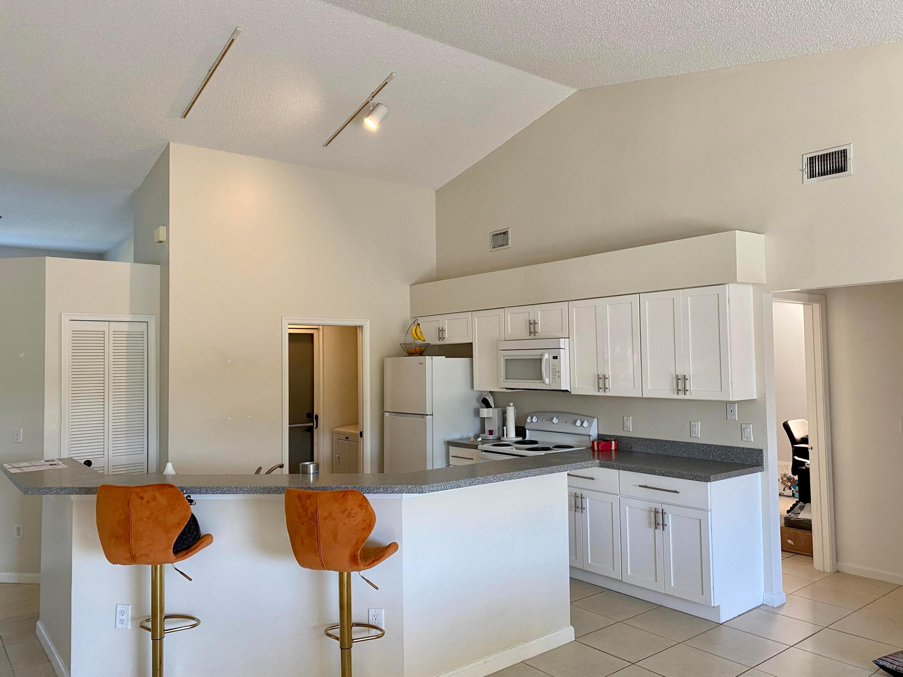 CRESTWOOD UNIT 1 PL 5 - Residential Lease