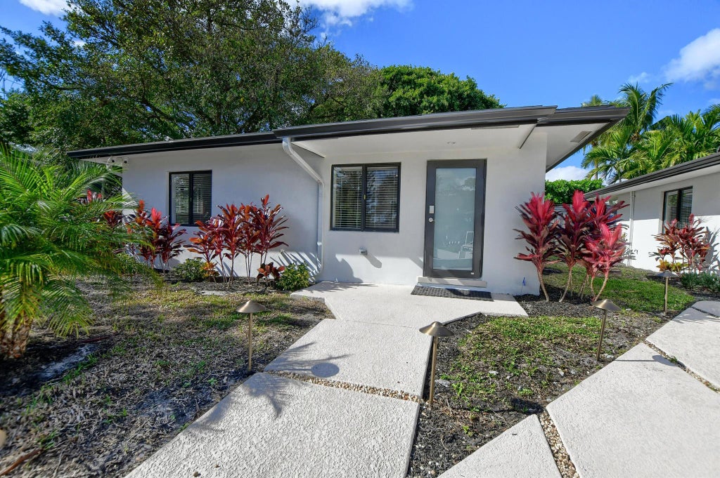 Photo of 2503 Oceanview Avenue #D, Delray Beach, FL 33444 (MLS # R10908740)