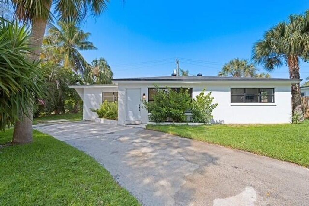 Photo of 235 NE 20th Street, Boca Raton, FL 33431 (MLS # R11084405)