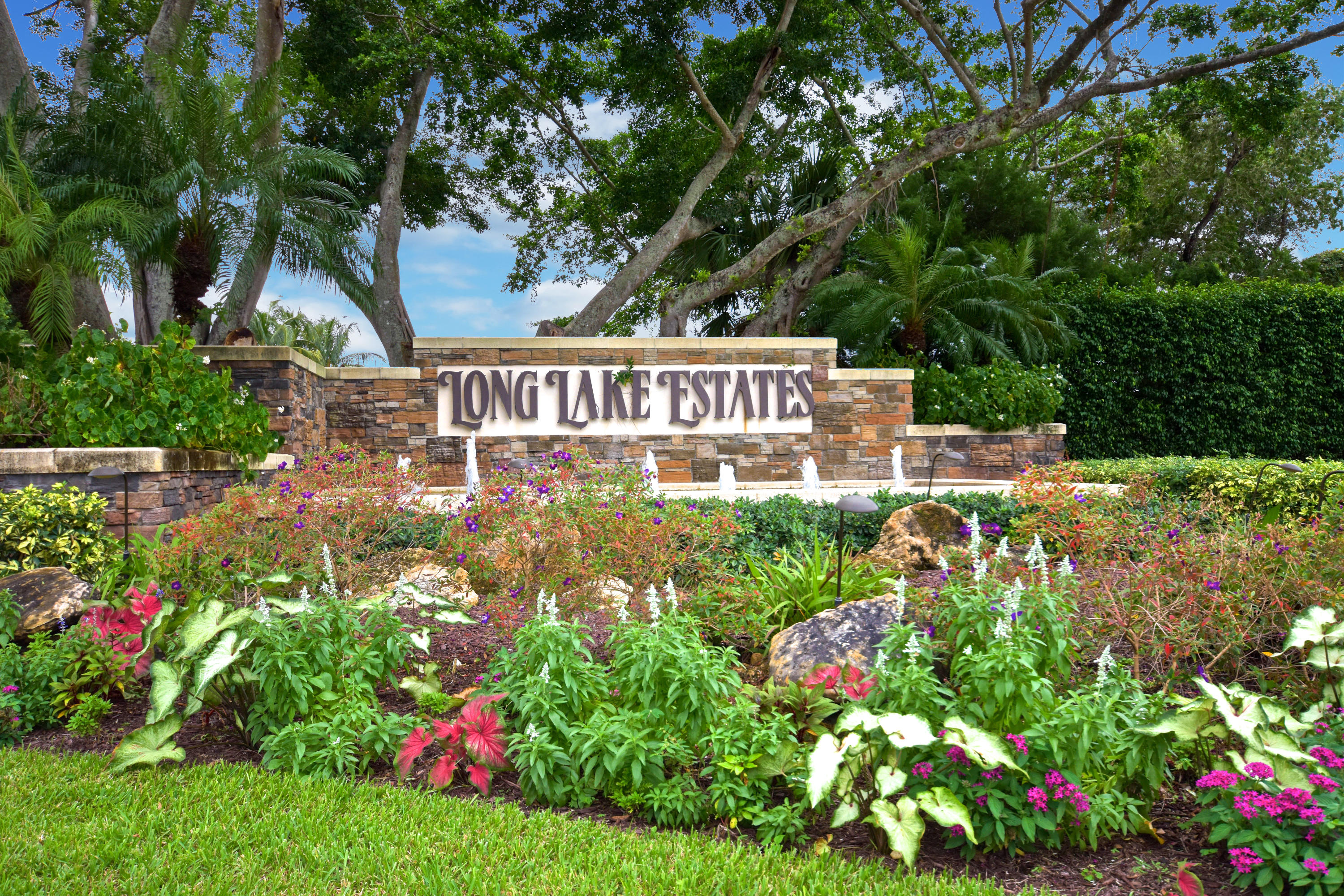 LONG LAKE ESTATES - Residential