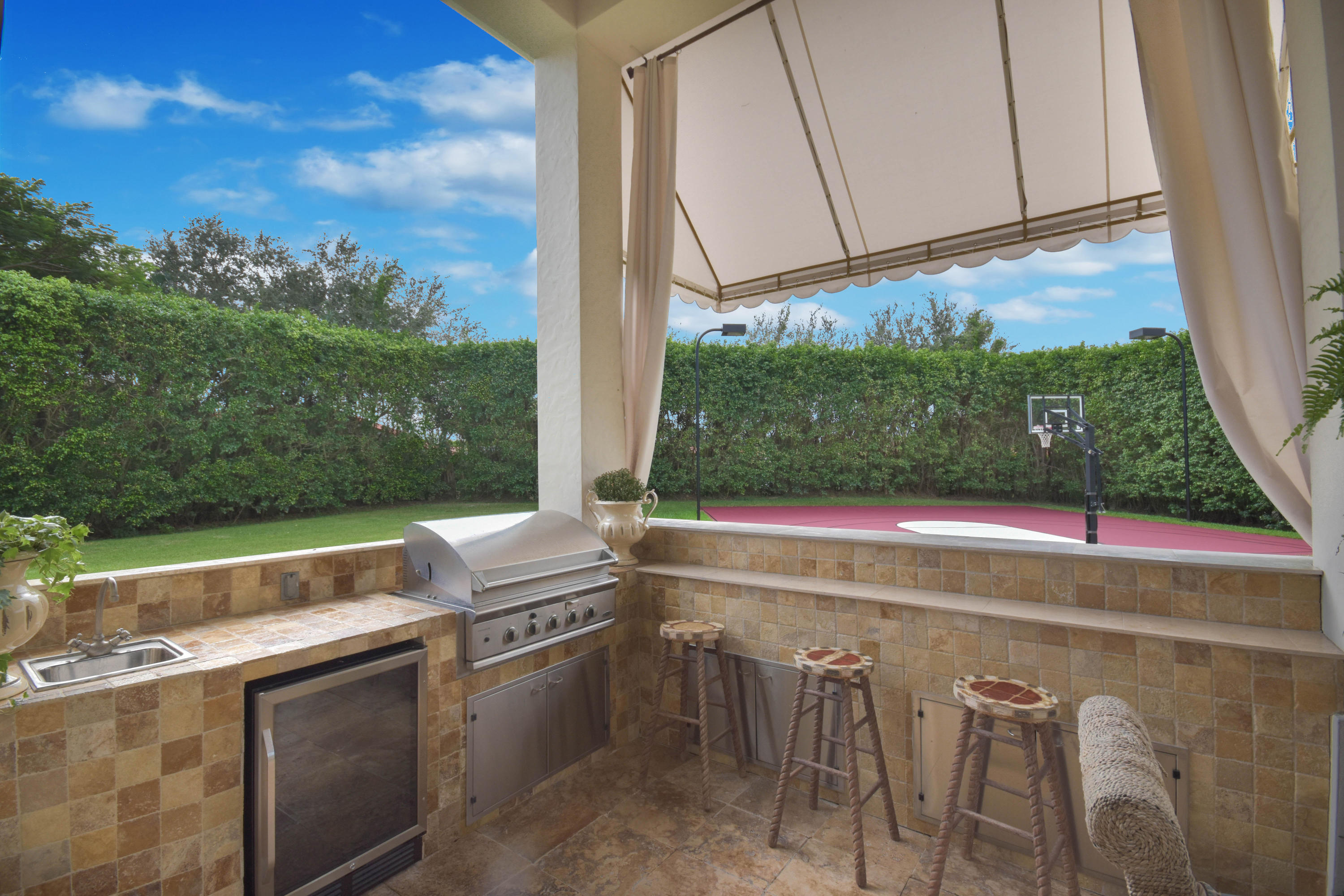 LONG LAKE ESTATES - Residential