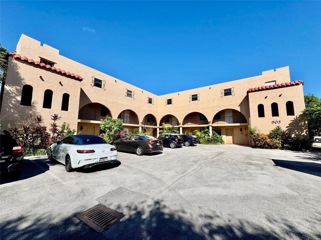 Photo of 905 NE 28th Street #203, Wilton Manors, FL 33334 (MLS # F10529806)