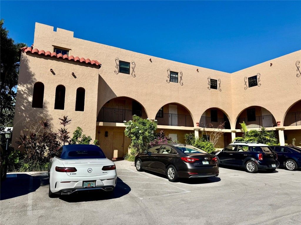 Photo of 905 NE 28th Street #203, Wilton Manors, FL 33334 (MLS # F10529806)