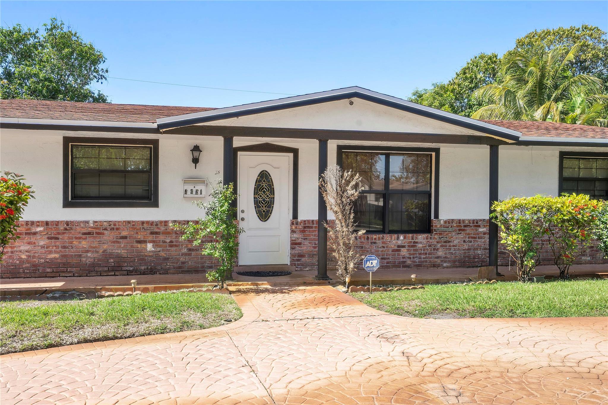 4421 NW 3rd Pl