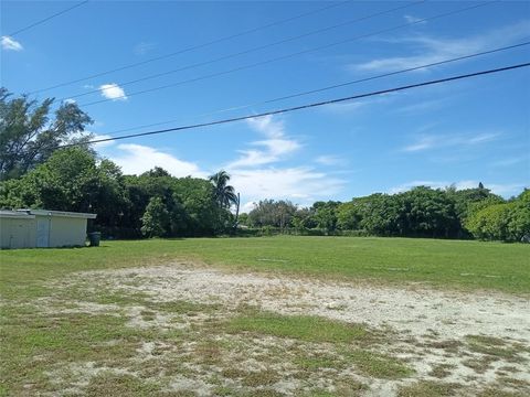 2014 NW 28th St Oakland Park FL 33311