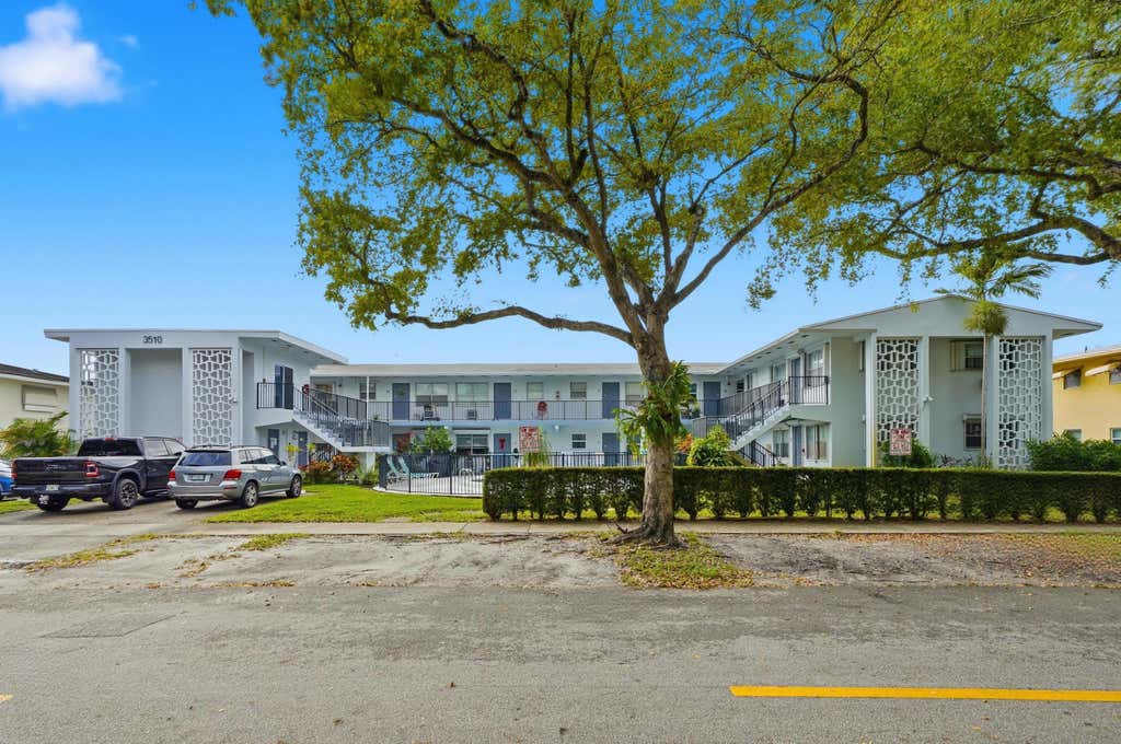 Photo of 3510 Harrison Street #4, Hollywood, FL 33021 (MLS # B26037998)
