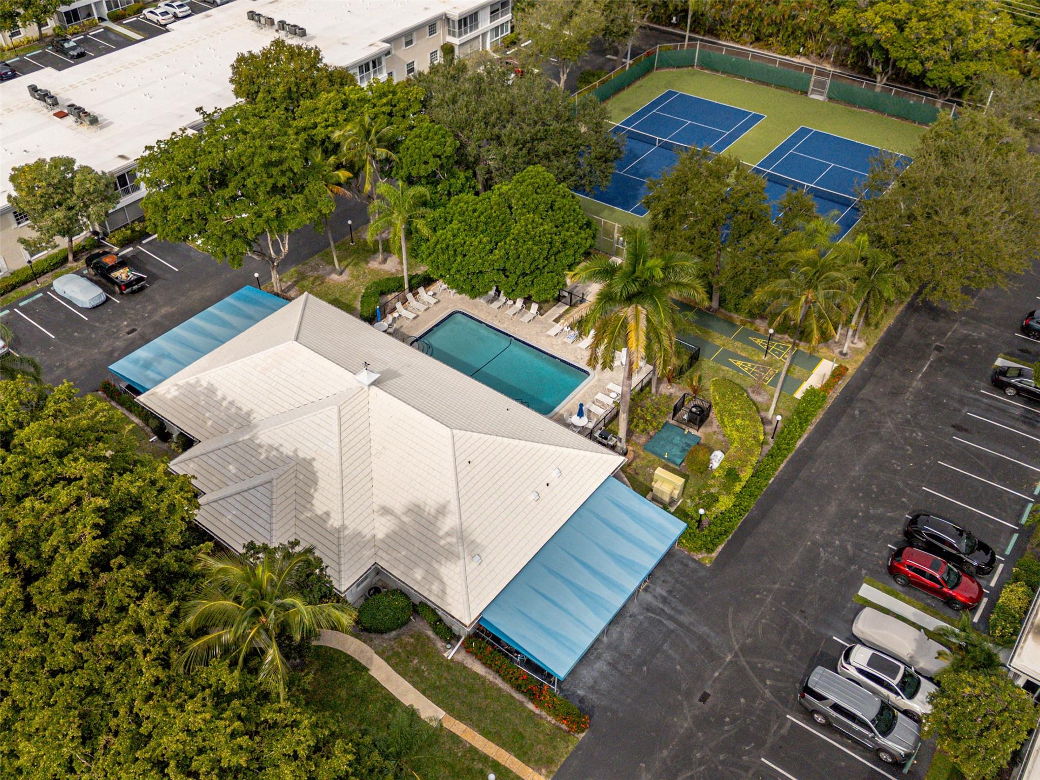 Bay Colony Club Condo - Residential