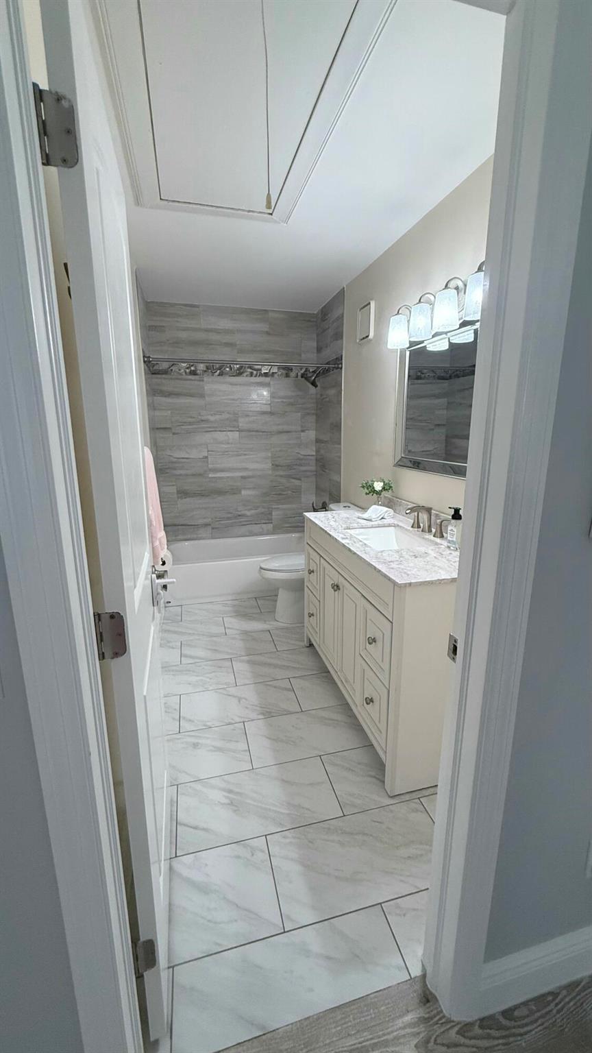 WELLESLEY AT LAKE CLARKE - Residential