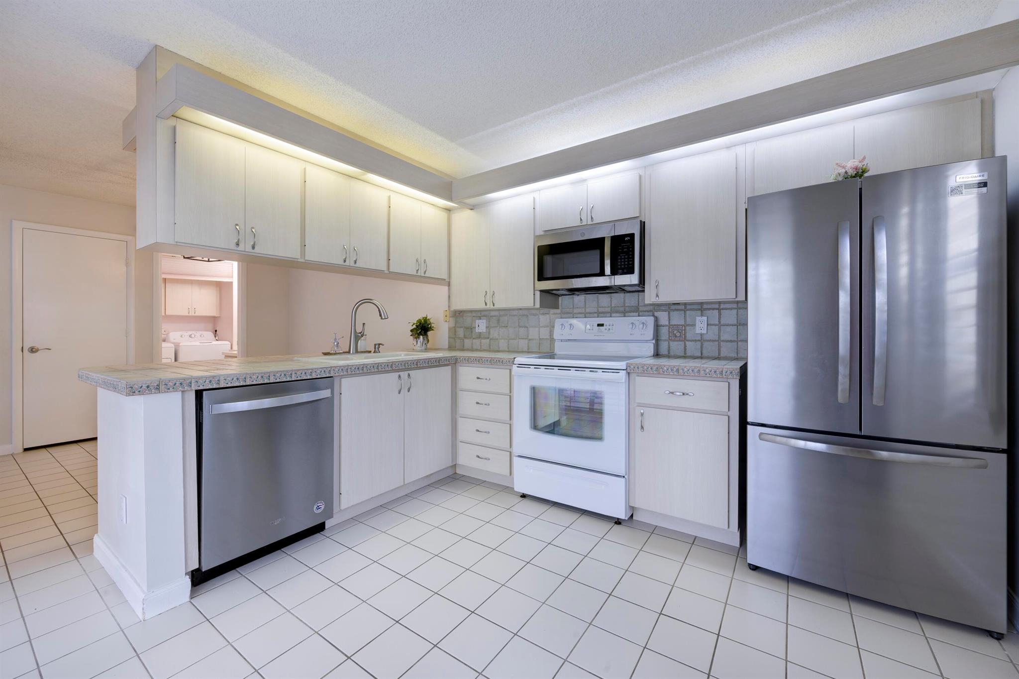 WELLESLEY AT LAKE CLARKE - Residential