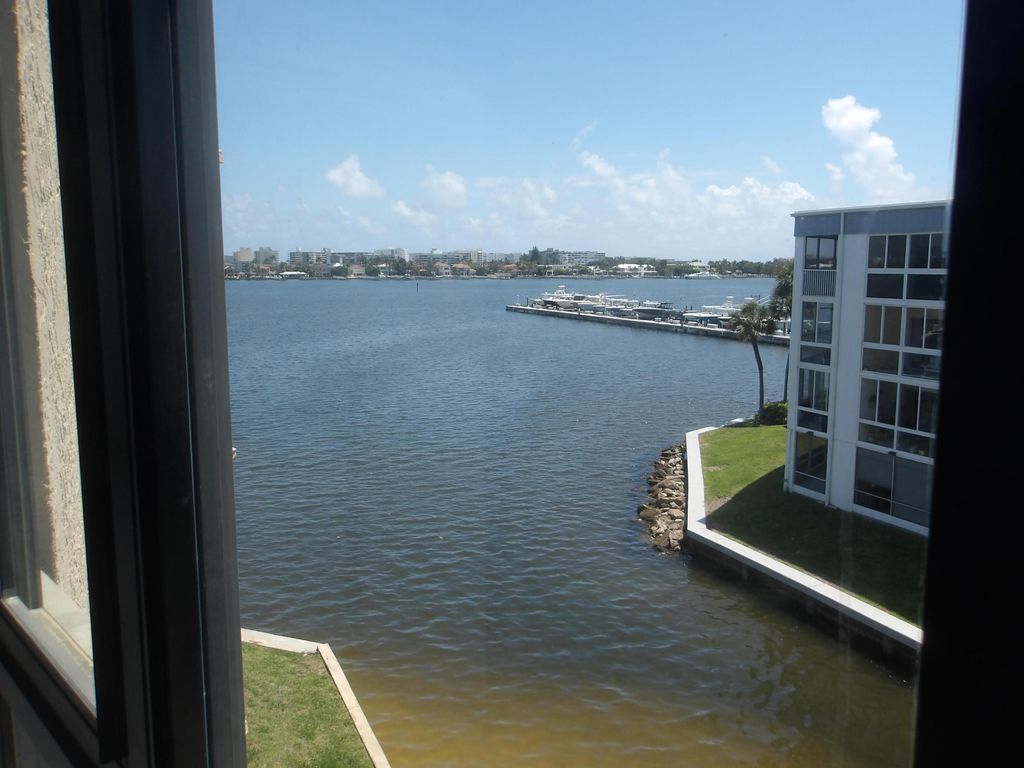 Photo of 896 N Federal Highway #431, Lantana, FL 33462 (MLS # B26011794)
