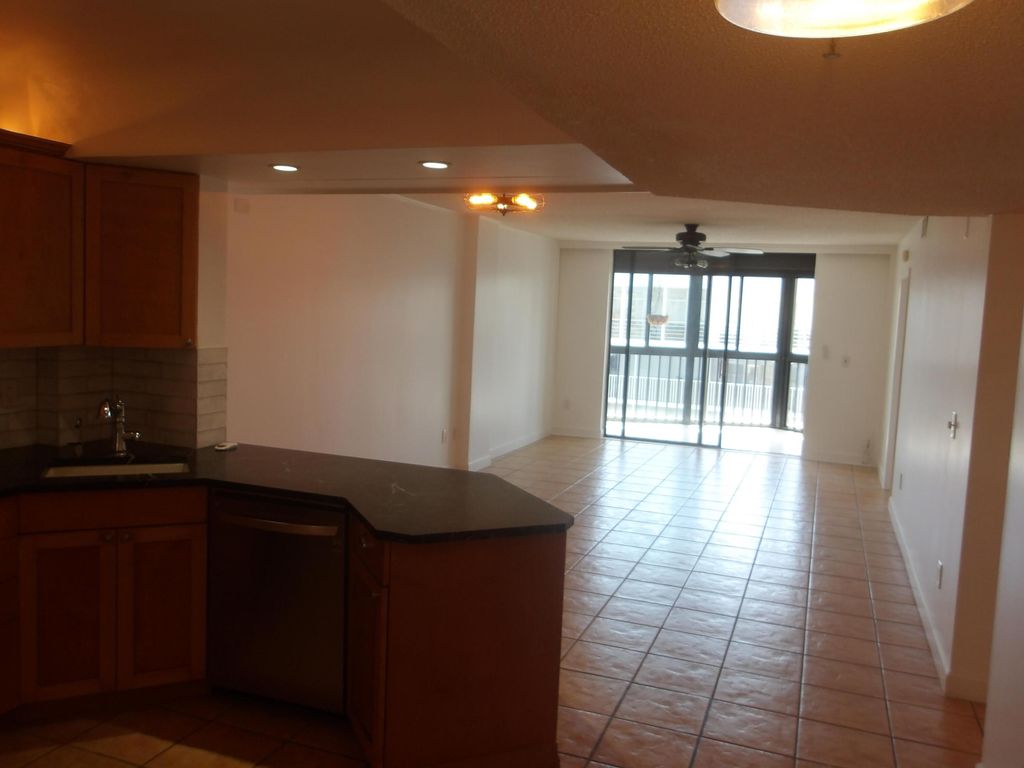 Photo of 896 N Federal Highway #431, Lantana, FL 33462 (MLS # B26011794)