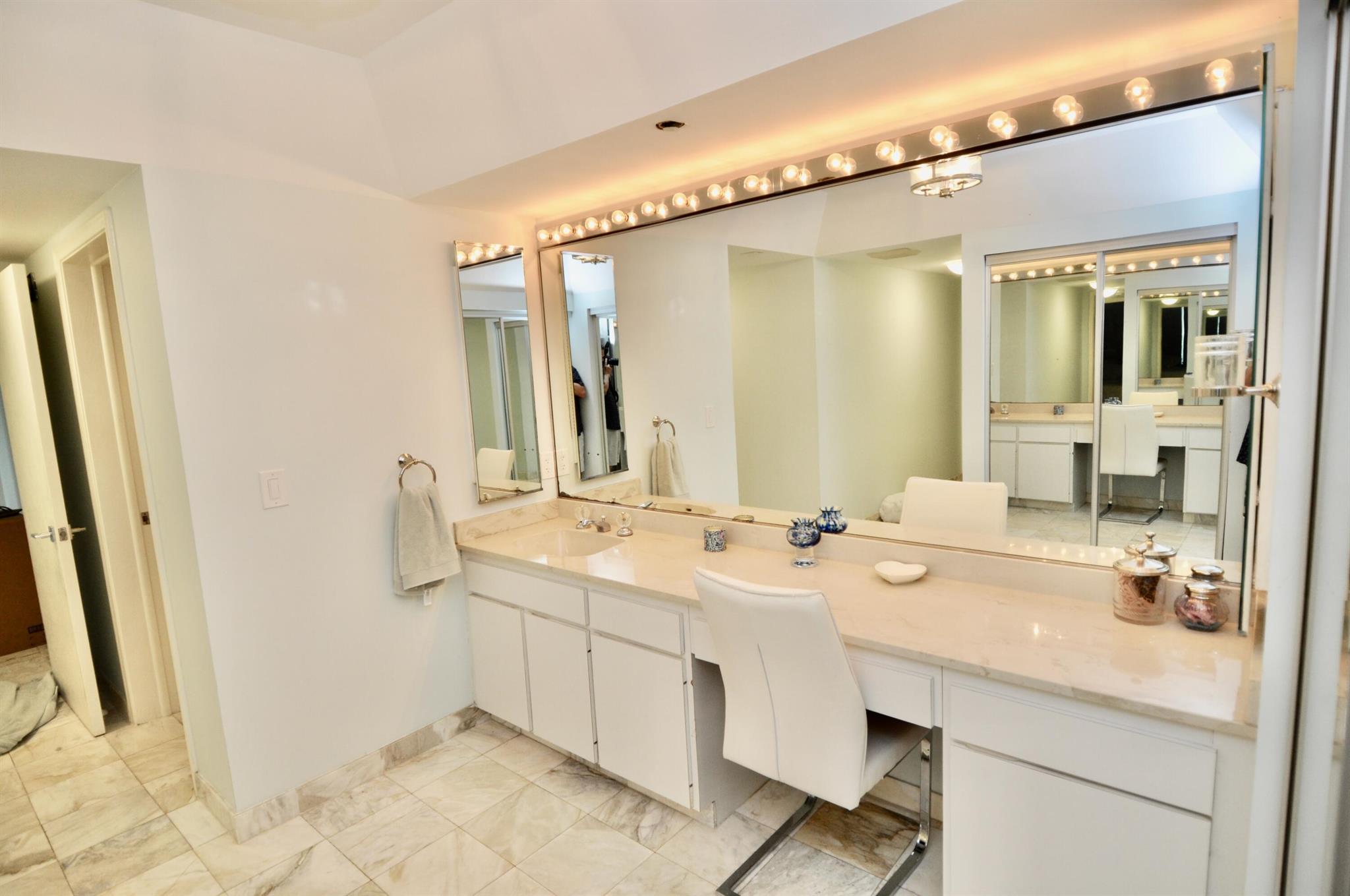 BEACH POINT CONDO - Residential Lease