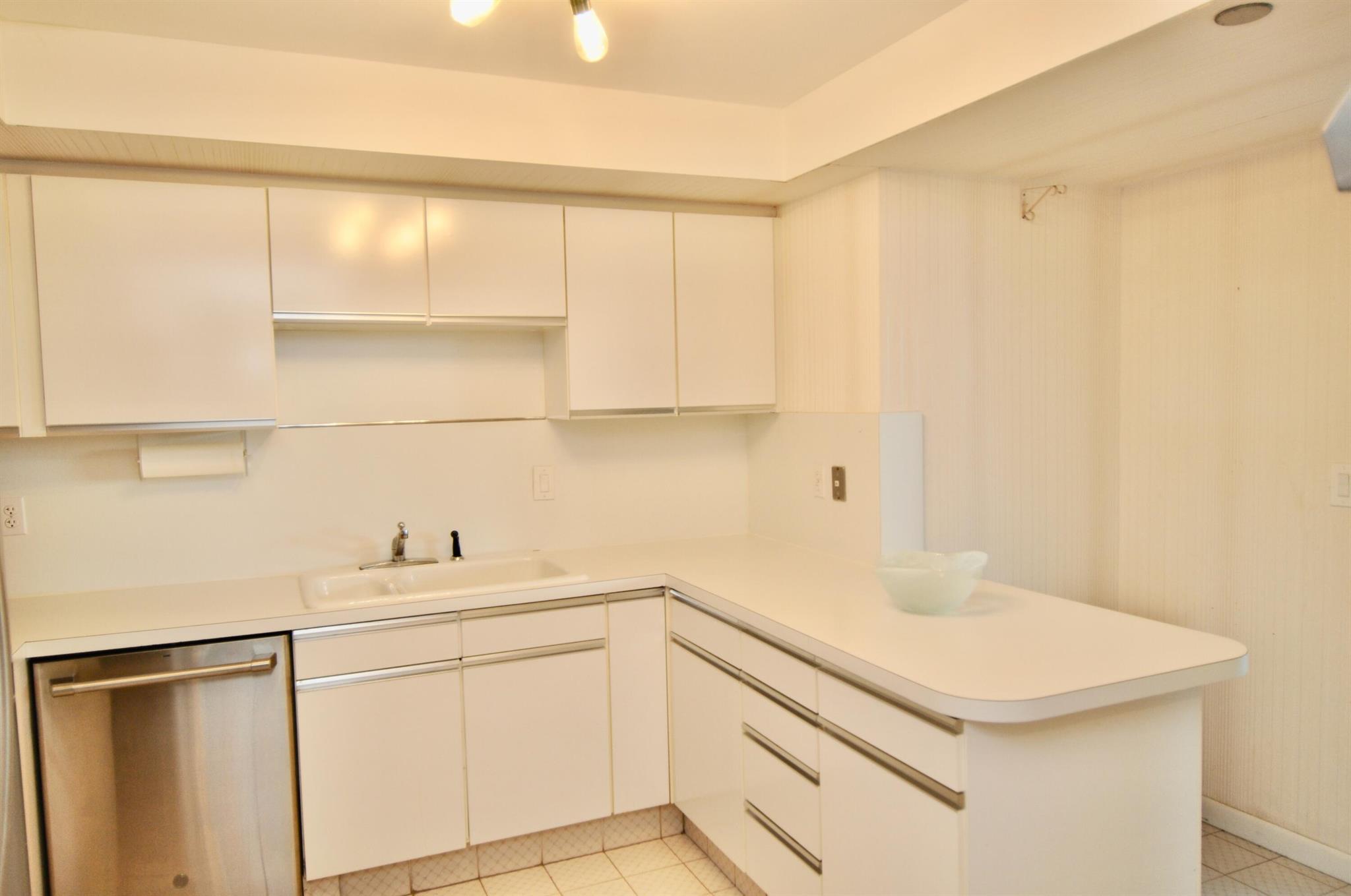 BEACH POINT CONDO - Residential Lease